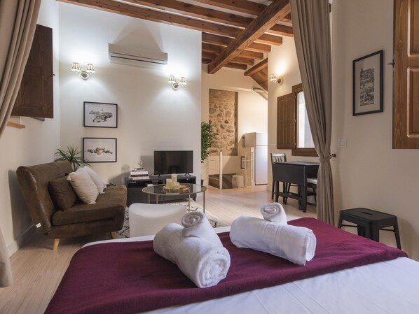 1 bedroom, iron/ironing board, internet, bed sheets