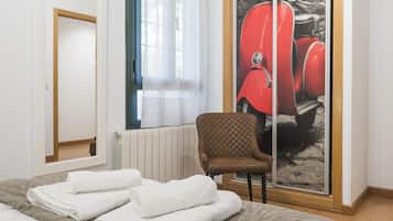 1 slaapkamer, een strijkplank/strijkijzer, wifi, beddengoed