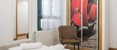 1 bedroom, iron/ironing board, internet, bed sheets