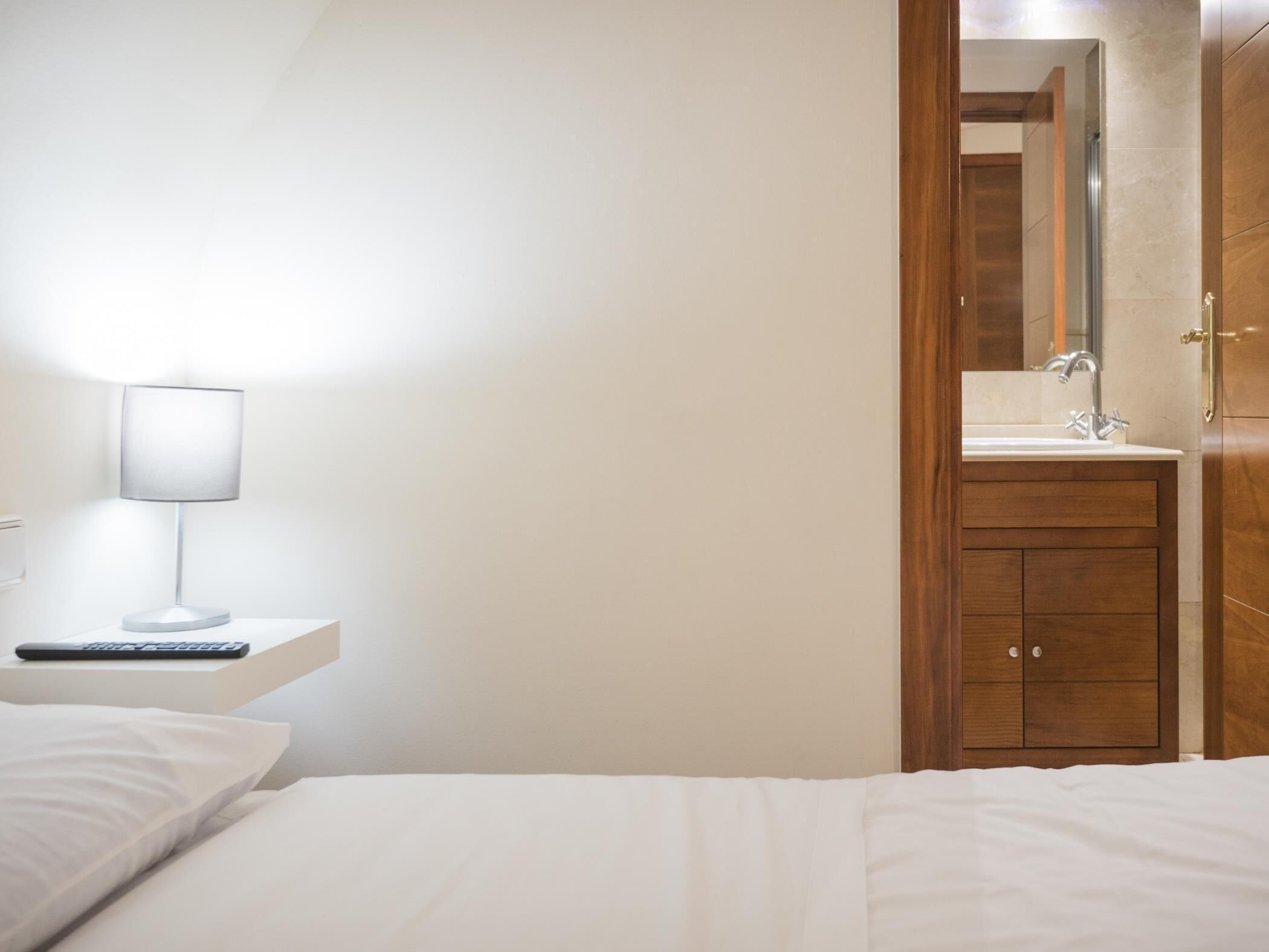 2 bedrooms, iron/ironing board, Internet, bed sheets