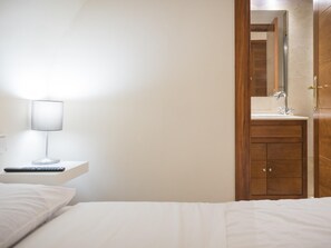 2 chambres, fer et planche à repasser, accès Internet, draps fournis