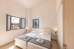 4 bedrooms, cribs/infant beds, bed sheets