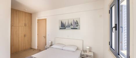 4 chambres, lits bébé (en supplément), draps fournis