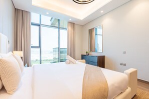 1 bedroom, in-room safe, iron/ironing board, free WiFi - Skyline View 1BR, Minutes Away from Downtown and Dubai Mall, Nobles Tower (Dubai)