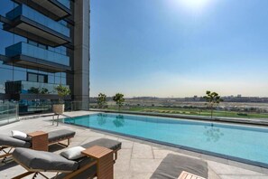 Pool - Skyline View 1BR, Minutes Away from Downtown and Dubai Mall, Nobles Tower (Dubai)