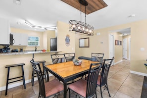 Condo, varias camas, patio, vista al campo de golf (Fairway View Escape) | Restaurantes