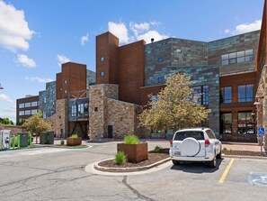 Exterior - Newpark 214-B | Food Galley | Fireplace | Mountain & Preserve Views | Hot Tub & Pool (Park City)