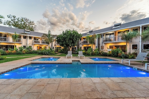 3 utendørsbassenger