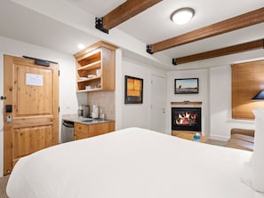1 habitación, tabla de planchar con plancha, wifi gratis y ropa de cama 