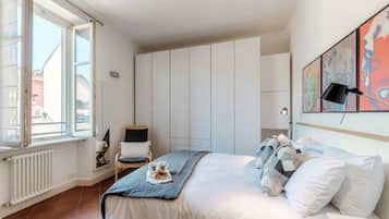 Apartment, Balcony | Premium bedding, down comforters, iron/ironing board, cribs/infant beds