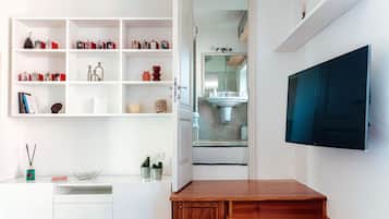 Apartment, Balcony | Premium bedding, down comforters, iron/ironing board, cribs/infant beds