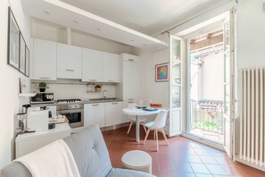 Apartment, Balcony | Premium bedding, down duvets, iron/ironing board, cots/infant beds - Flipping Flat (Como)