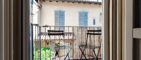 Premium bedding, down duvets, iron/ironing board, cots/infant beds