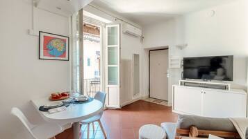 Apartment, Balcony | Premium bedding, down comforters, iron/ironing board, cribs/infant beds