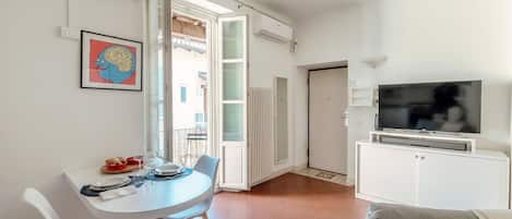 LÀgenhet - balkong | SÀngtillbehör av högsta kvalitet, duntÀcken och strykjÀrn/strykbrÀda