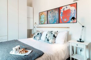 Apartment, Balcony | Premium bedding, down comforters, iron/ironing board, cribs/infant beds - Flipping Flat (Como)