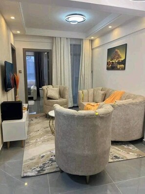 Classic Apartment, Courtyard View | Free WiFi - Cozy Valley Heights (Nairobi)