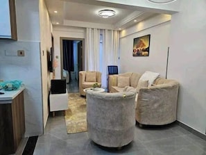 Classic Apartment, Courtyard View | Free WiFi - Cozy Valley Heights (Nairobi)