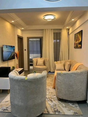 Classic Apartment, Courtyard View | Living area