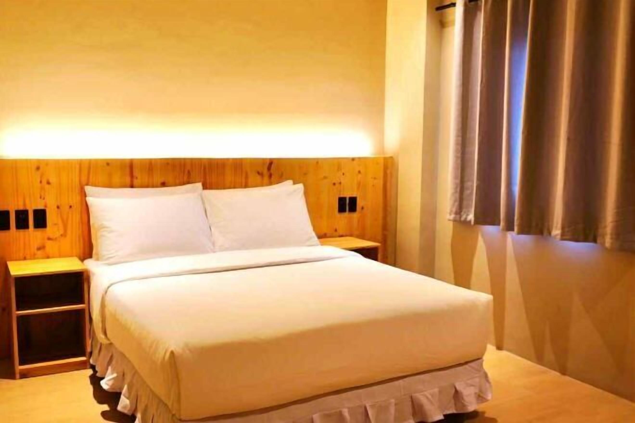 Een kluis op de kamer, een bureau, een laptopwerkplek, gratis wifi