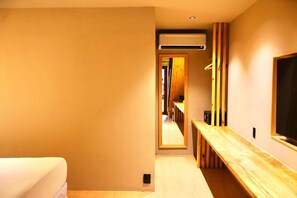 Suite, Balcony, Garden View