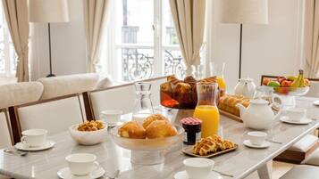 Dagelijks ontbijt met lokale gerechten (toeslag)