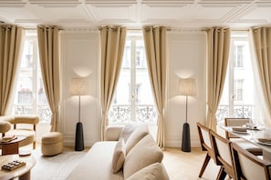 Apartment, City View | Living area | 43-inch Smart TV with cable channels, Netflix, streaming services - Merveil Luxury Suites - Marais - Caire I-II (Paris)