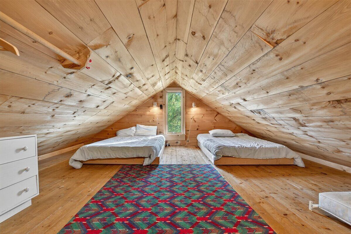 5 bedrooms, iron/ironing board, free WiFi, bed sheets