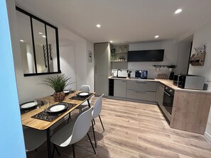 Micro-ondes, four, plaque de cuisson