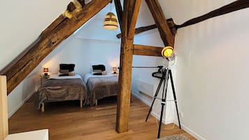 2 bedrooms, iron/ironing board, WiFi