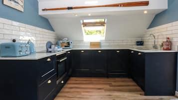 Dishwasher, cookware/dishes/utensils