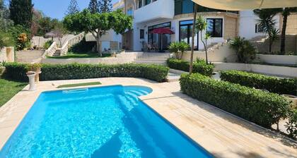 Rez de jardin avec piscine privé