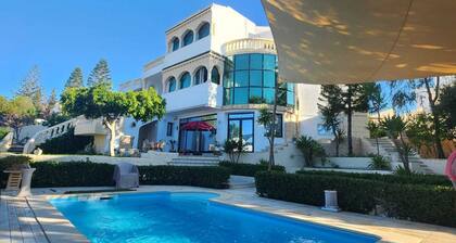 Garden level with private pool