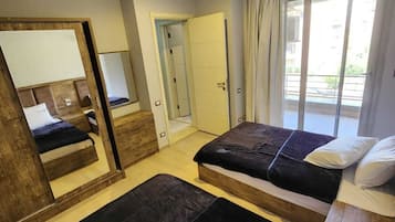 3 habitaciones, tabla de planchar con plancha, wifi y ropa de cama