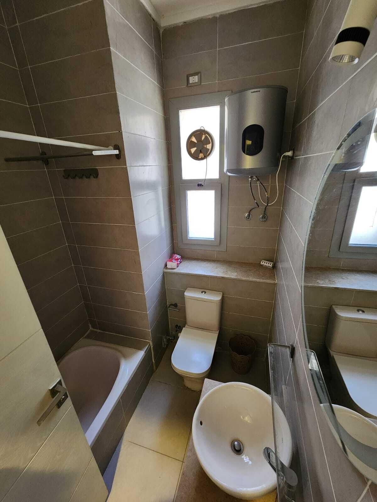 淋浴设施、毛巾、肥皂、卫生纸