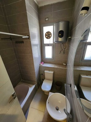 Dusche, Handtücher, Seife, Toilettenpapier