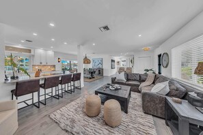 Télévision, livres, chaîne hi-fi, espaces bureaux