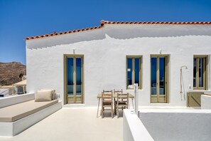 Outdoor dining - My Secret Mojo 2 – Stylish Serifos Home with Balcony & En-Suite Comfort (Serifos)