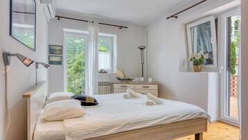 Standard House, Multiple Bedrooms, 2 Bathrooms (Captain's House - Sv. Jakov) | 4 bedrooms, iron/ironing board, free WiFi, bed sheets