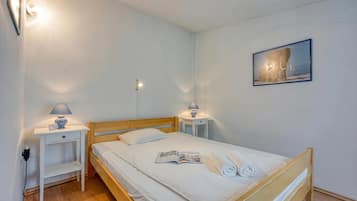 Standard House, Multiple Bedrooms, 2 Bathrooms (Captain's House - Sv. Jakov) | 4 bedrooms, iron/ironing board, free WiFi, bed sheets