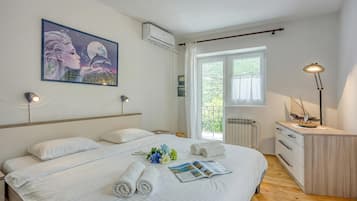 Standard House, Multiple Bedrooms, 2 Bathrooms (Captain's House - Sv. Jakov) | 4 bedrooms, iron/ironing board, free WiFi, bed sheets
