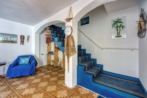 Standard House, 4 Bedrooms, 2 Bathrooms (Captain's House - Sv. Jakov) | Living room | 32-inch Smart TV with cable channels