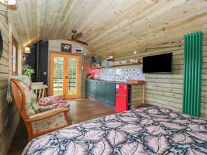 1 bedroom, individually decorated, individually furnished, free WiFi - Hercules Shepherd's Hut (Bristol)