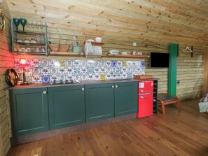 Køkkentøj/tallerkener/redskaber