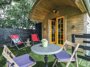 Terrace/patio - Under the Oak Tree Shepherd's Hut (Bristol)