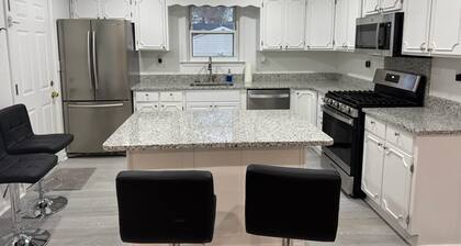 Spacious and Affordable Room, Near to National Harbor