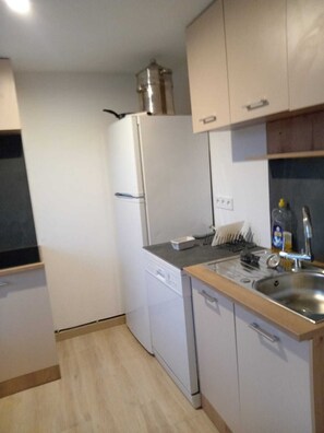 Private kitchen - Tango architect-designed villa (Vence)