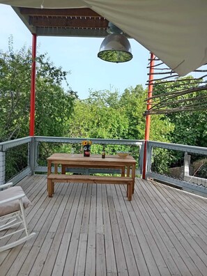 Outdoor dining - Tango architect-designed villa (Vence)