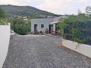 Outdoor dining - Tango architect-designed villa (Vence)