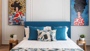 Signature Suite, Balcony, City View | Premium bedding, down comforters, memory foam beds, in-room safe